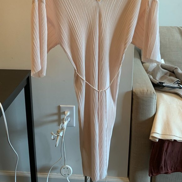 &Other Stories Light Beige Pleated Tie Waist Dress - Picture 2 of 4